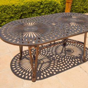 King Diamond Table 157cm x 85cm (Oval)